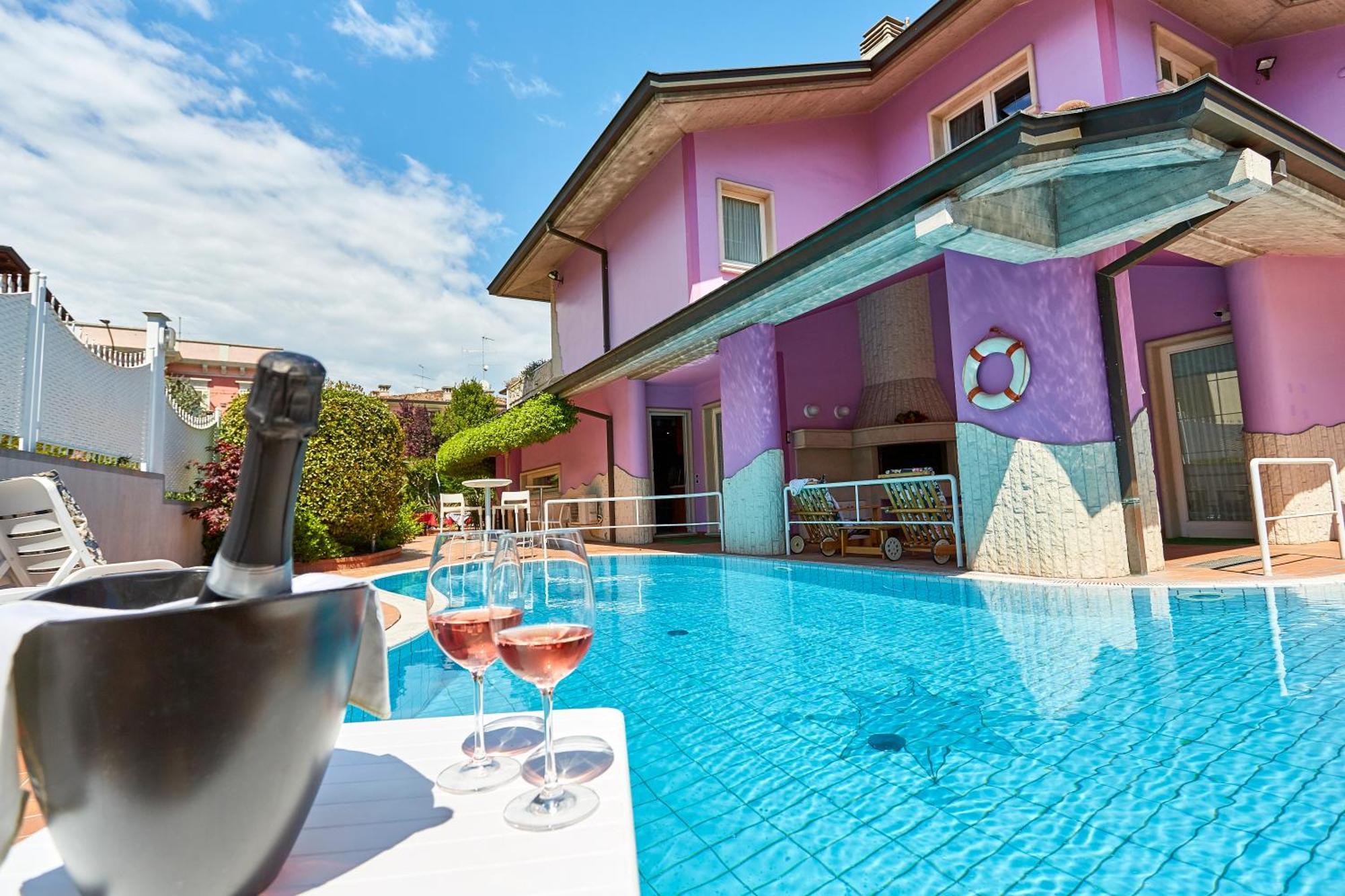 Attico Open Space - Piscina A 400 Mt Desenzano del Garda Dış mekan fotoğraf